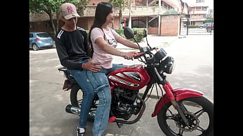 Dek from the neighborhood learns motorcycle riding from me, but the horny girl sat on my legs and it excited me how delicious