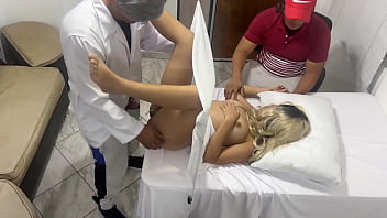 Amateur wife gets checked by gynecologist but economize suspects infidelity added to enjoys it