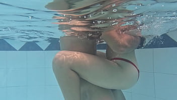 My mature girlfriend and I have passionate sex in a public pool