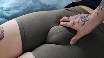 Stepdaughter's tight leggings and hot milf in homemade video