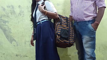 Sexy Indian college girl gets it on with her teacher in Mumbai in this hot video