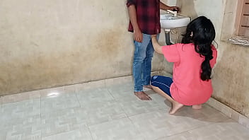 Indian Bhabhi's pussy gets wet for plumber in steamy bathroom encounter