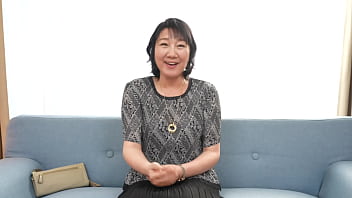 丈夫第一次教妻子Hiroko Sekine如何吸吮和自慰