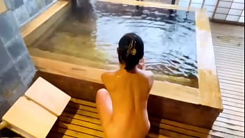 A solo traveler discovers a hot spring in Qun 〇 prefecture